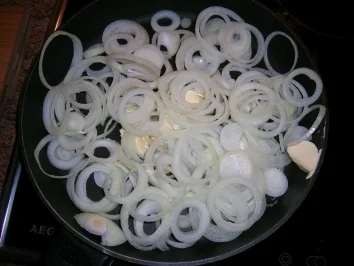 Rezept: Zwiebelkuchen mit Blätterteig - nach meiner Art - aber auch sehr lecker, meinen Gästen hat es geschmeckt, vielleicht Euch auch Bild Nr. 5 Zwiebelkuchen mit Blätterteig - nach meiner Art - aber auch sehr lecker, meinen Gästen hat es geschmeckt, vielleicht Euch auch - Rezept - Bild Nr. 5