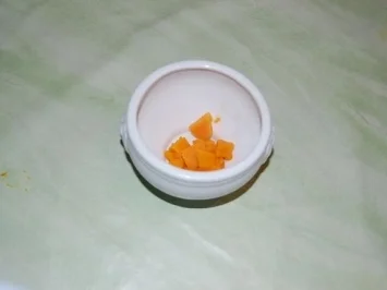 Rezept: Kürbiscremesüppchen unter der Blätterteighülle Bild Nr. 4 Kürbiscremesüppchen unter der Blätterteighülle - Rezept - Bild Nr. 4