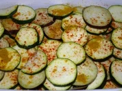 Zucchini und Auberginen,mit Garnelen und Spiegeleiern - Rezept