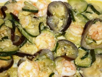 Rezept: Zucchini und Auberginen,mit Garnelen und Spiegeleiern Bild Nr. 2 Zucchini und Auberginen,mit Garnelen und Spiegeleiern - Rezept - Bild Nr. 2