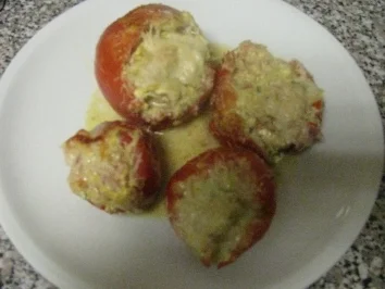 Tomaten gefüllt mit Ziegenfrischkäse - Rezept