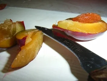 Obstsalat: Caipirihna-Pflaumen - Rezept - Bild Nr. 3