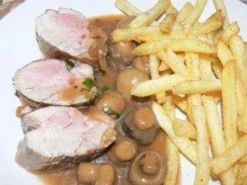 Schnelles Schweinefilet mit Champignon-Rotweinsauce - Rezept - Bild Nr. 7