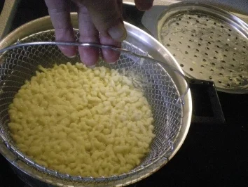 Rezept: Blitzschnelle Eier Spätzle Bild Nr. 8 Blitzschnelle Eier Spätzle - Rezept - Bild Nr. 8