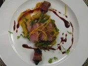 Orangenspargel mit Entenbruststreifen dazu Rotweinpflaumen im Speckmantel - Rezept