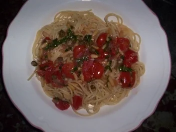Rezept: Spaghetti mit Kirschtomaten und Kapern Spaghetti mit Kirschtomaten und Kapern - Rezept