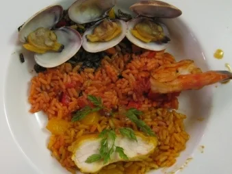 Dreierlei Paella mit gratinierter Miesmuschel, Gamba und Hühnchenstreifen - Rezept