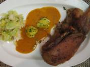 Halbe krosse Ente an Spitzkohl mit Speck und Salzkartoffeln - Rezept