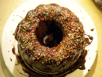 Rezept: Kuchen: Gugelhupf mit Kirschen, Topfen, Nüssen und Schokolade Bild Nr. 5 Kuchen: Gugelhupf mit Kirschen, Topfen, Nüssen und Schokolade - Rezept - Bild Nr. 5