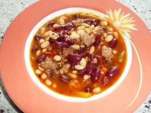 Rezept: Bohneneintopf mit Hackfleisch Bohneneintopf mit Hackfleisch - Rezept