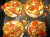 Mit Tomate gefüllte Champignons - Rezept