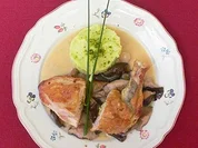 Gefüllte Perlhuhnbrust an Pistazien-Kartoffelpüree - Rezept