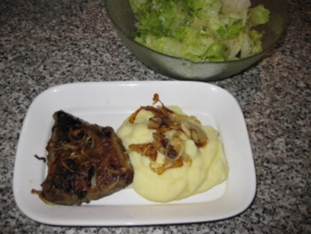Rinderleber mit Kartoffelpüree und Salat..Bilder sind dabei - Rezept