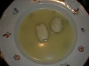 Zitronengras-Ingwersuppe mit Hühnernockerln - Rezept