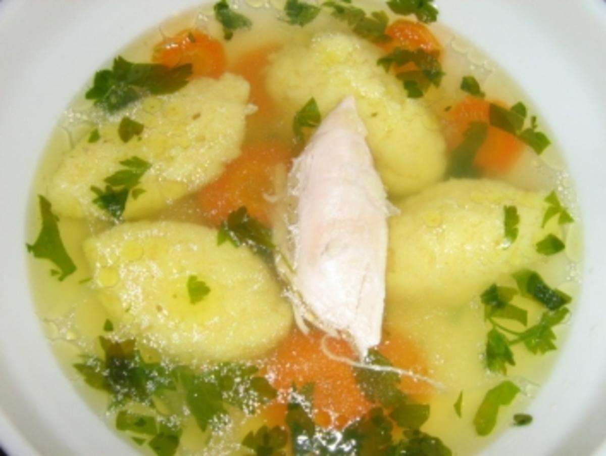 Huhnersuppe mit Griesklossen - Rezept
