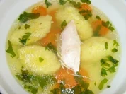 Huhnersuppe mit Griesklossen - Rezept