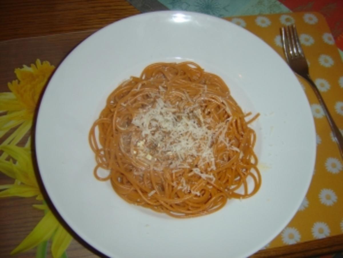 Spaghetti Lunghi Rossi mit Käsesoße und Parmesan - Rezept - kochbar.de