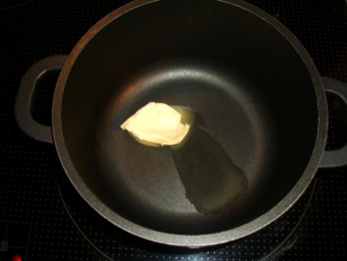Zucchini-Creme-Suppe mit Croûtons - Rezept - kochbar.de