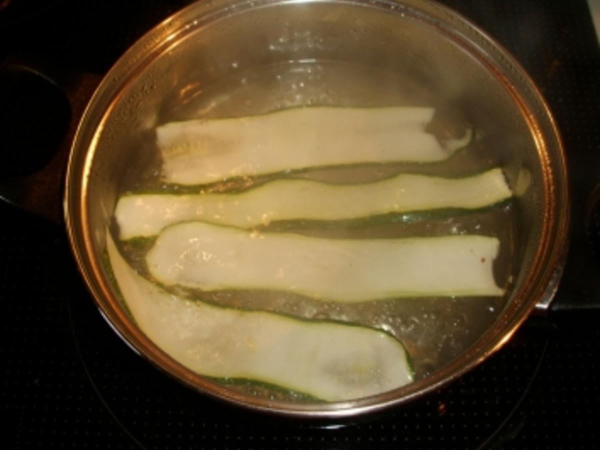 Zucchini Creme Suppe mit Croûtons - schnell &amp; einfach - 158 kcal/100g