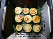 GEFLÜGEL/GRILLEN:Hähnchen auf der Bierdose+gegrillte Zuccini - Rezept