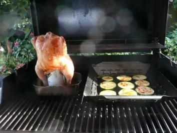 GEFLÜGEL/GRILLEN:Hähnchen auf der Bierdose+gegrillte Zuccini - Rezept - Bild Nr. 3