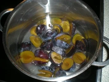 süße Zwetschgen Suppe mit Amarettini - Rezept - Bild Nr. 3