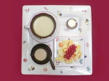 Weiße Espressomousse mit Obstsalat - Rezept