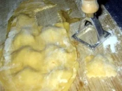 Rezept: Flusskrebs-Ravioli mit Salbeibutter Bild Nr. 6 Flusskrebs-Ravioli mit Salbeibutter - Rezept - Bild Nr. 6