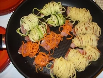 Fleischstücke in Spiralgemüse gewickelt - Rezept - Bild Nr. 4