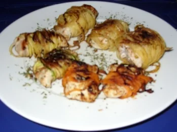 Fleischstücke in Spiralgemüse gewickelt - Rezept