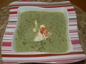 Broccoli-Zucchinisüppchen mit leckerer Einlage - Rezept