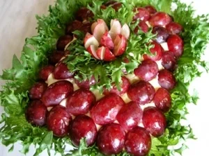 Salat mit Weintrauben - Rezept