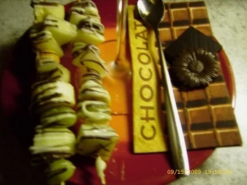 Fruchtspiesse an Mohnquark mit Pfirsichpüree - Rezept - Bild Nr. 4