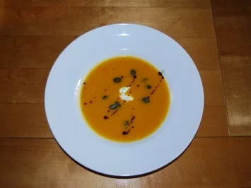 Suppen ~ Feines Herbstsüppchen vom Hokkaido-Kürbis - Rezept