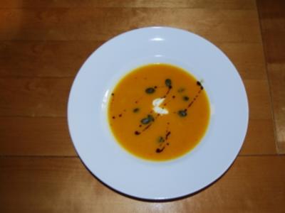 Suppen ~ Feines Herbstsüppchen vom Hokkaido-Kürbis - Rezept