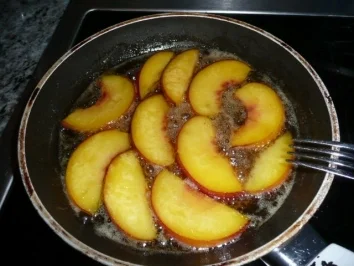 SALATE/GEFLÜGEL:Eisbergsalat mit karamelisierter Hähnchenbrust +Pfirsich - Rezept - Bild Nr. 4