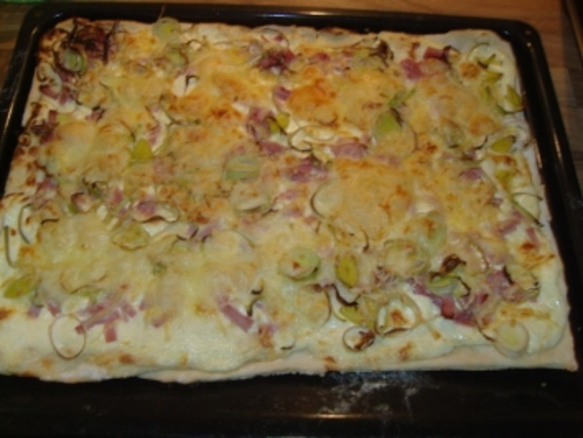 Pizza-Schmand -Lauch- Käse- Schinken - Rezept