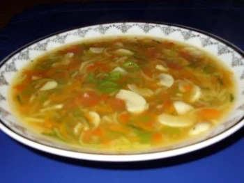 Rezept: Gemüsesüppchen mit Champignons Bild Nr. 3 Gemüsesüppchen mit Champignons - Rezept - Bild Nr. 3