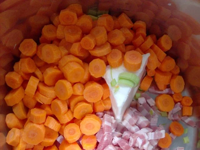 Rezept: Kürbissuppe mit Äpfel und Birnen Bild Nr. 3 Kürbissuppe mit Äpfel und Birnen - Rezept - Bild Nr. 3