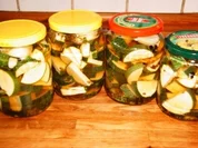 Rezept: Eingelegte Zucchini mit Knobi Eingelegte Zucchini mit Knobi - Rezept