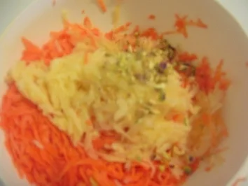 Möhrenrohkost mit Apfel und Pistazien - Rezept - Bild Nr. 3