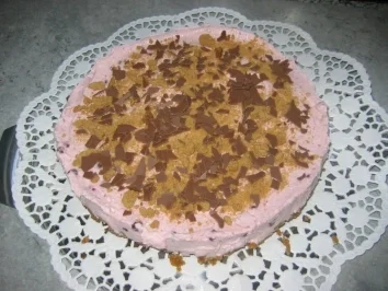 Spekulatiustorte mit Preiselbeeren - Rezept