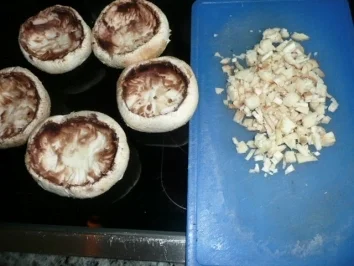 BEILAGE :Gefüllte Riesenchamignons mit Roquefortkäse - Rezept - Bild Nr. 2