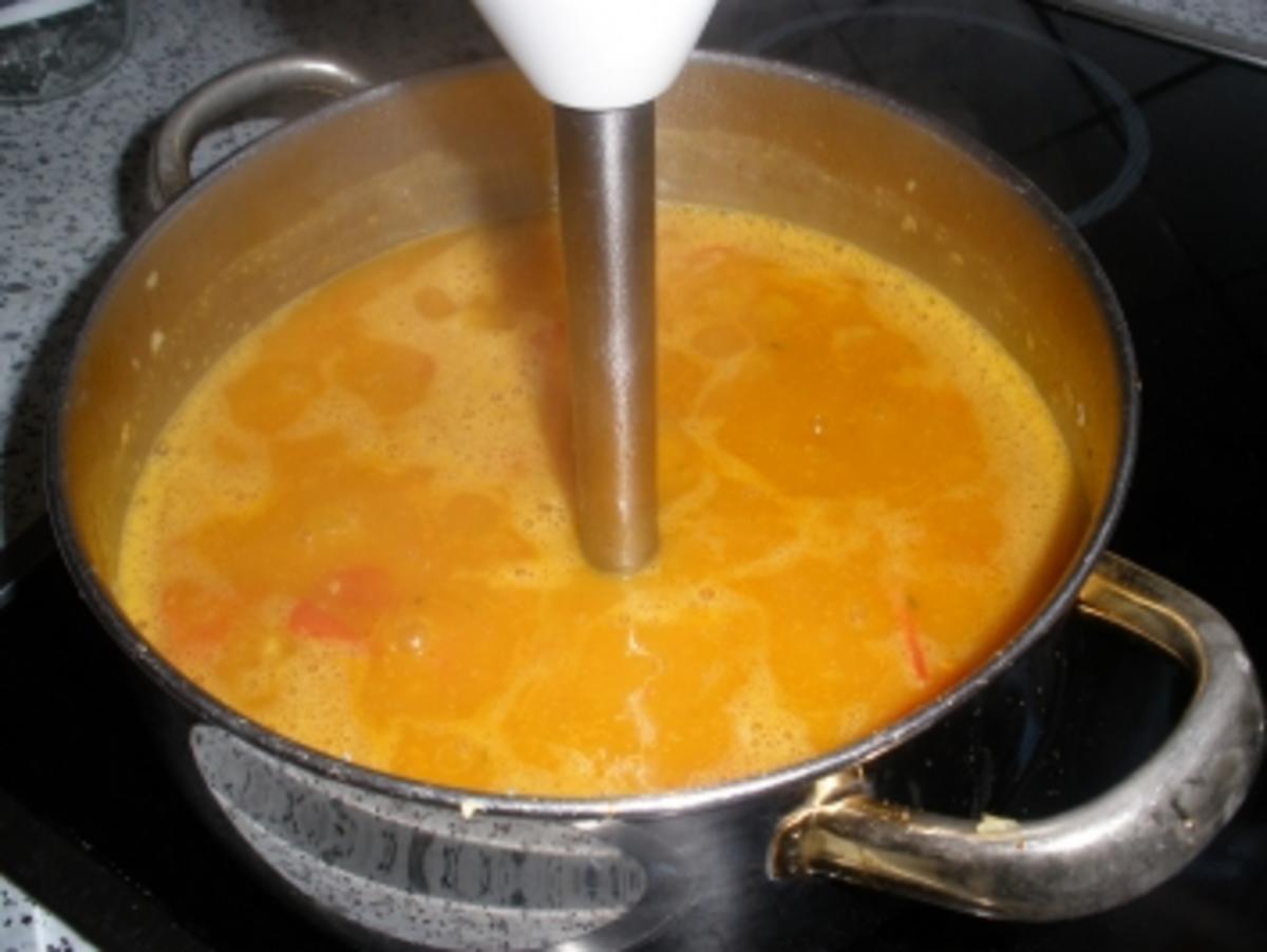Suppe - Hokkaido-Tomaten-Suppe mit Kürbiskernöl - Rezept - Bild Nr. 2