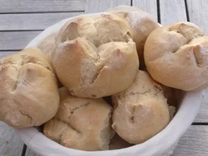 Rezept: Pizzakatzes knusperfrische Brötchen Pizzakatzes knusperfrische Brötchen - Rezept
