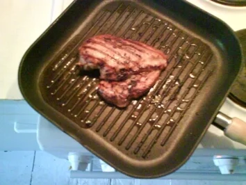 Geflügel: Hähnchenbrustfilet mit Steinpilzsoße und Chilinudeln - Rezept - Bild Nr. 2