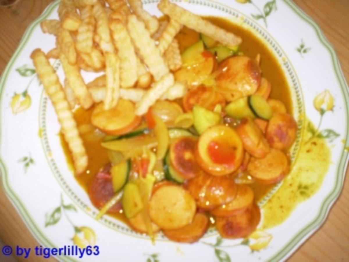Currywurst-Gulasch mit Zucchini - Rezept