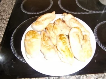 Rezept: HÄHNCHEN-ZUCCHINI-AUFLAUF IN SENFRAHM HÄHNCHEN-ZUCCHINI-AUFLAUF IN SENFRAHM - Rezept