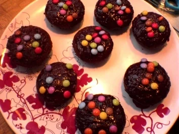 Rezept: Schoko-Muffins mit Smarties Schoko-Muffins mit Smarties - Rezept
