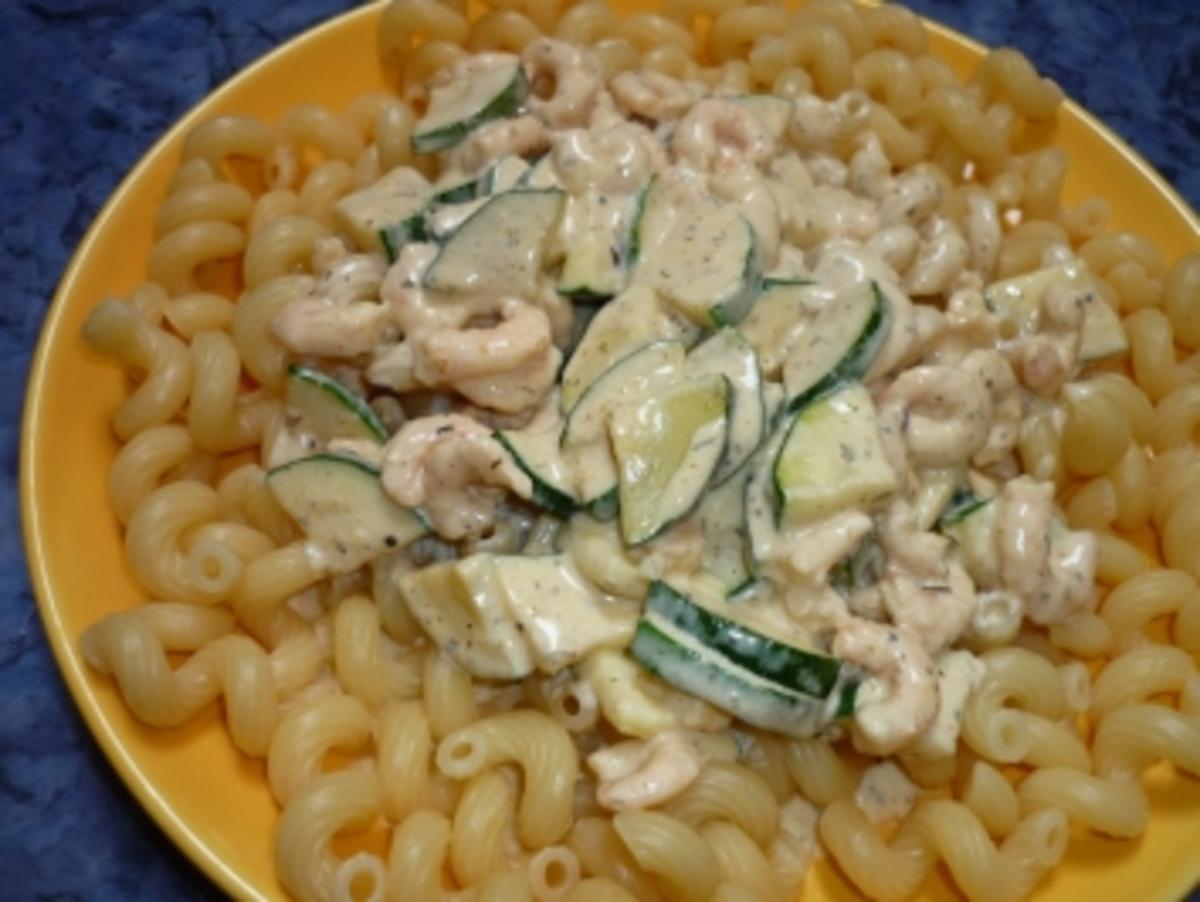 Nudeln Mit Zucchini Garnelen Sosse Rezept Kochbar De